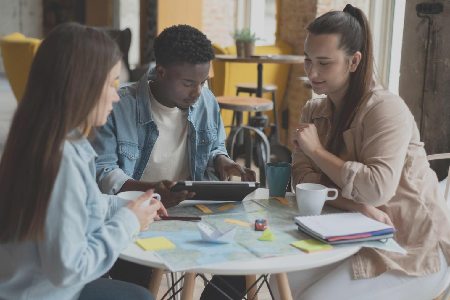 Colaboración estratégica entre equipos profesionales